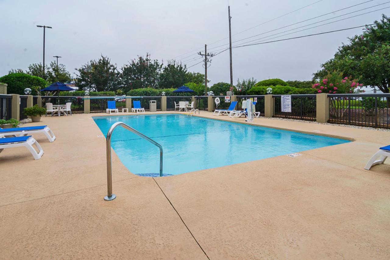 Comfort Inn University Wilmington Bagian luar foto