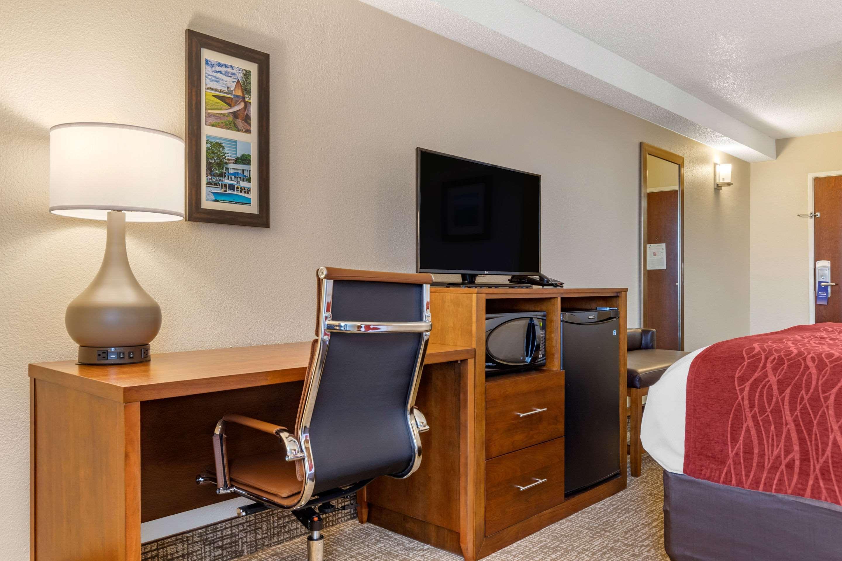 Comfort Inn University Wilmington Bagian luar foto