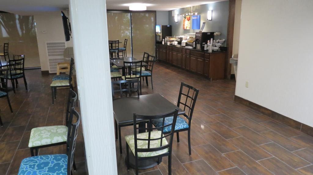 Comfort Inn University Wilmington Bagian luar foto