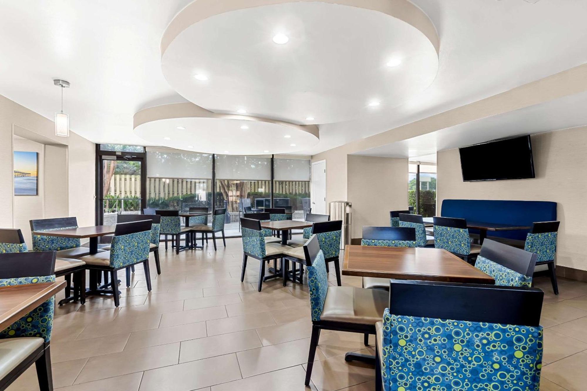 Comfort Inn University Wilmington Bagian luar foto