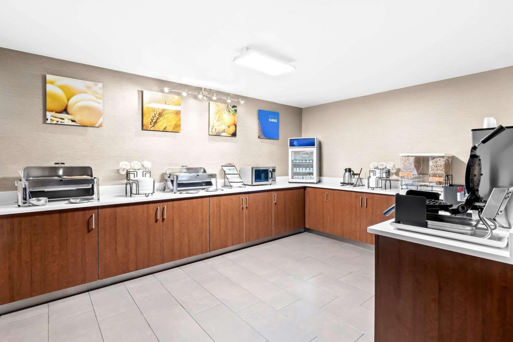 Comfort Inn University Wilmington Bagian luar foto