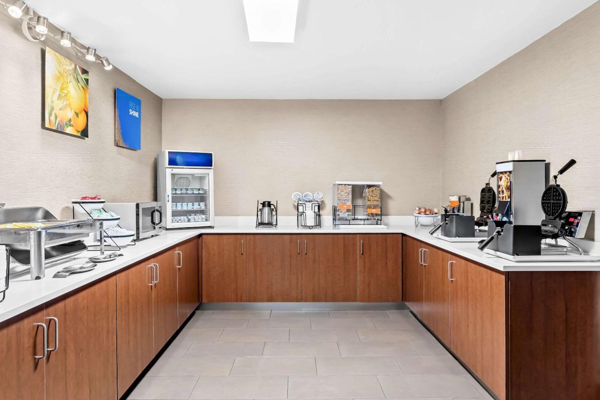 Comfort Inn University Wilmington Bagian luar foto