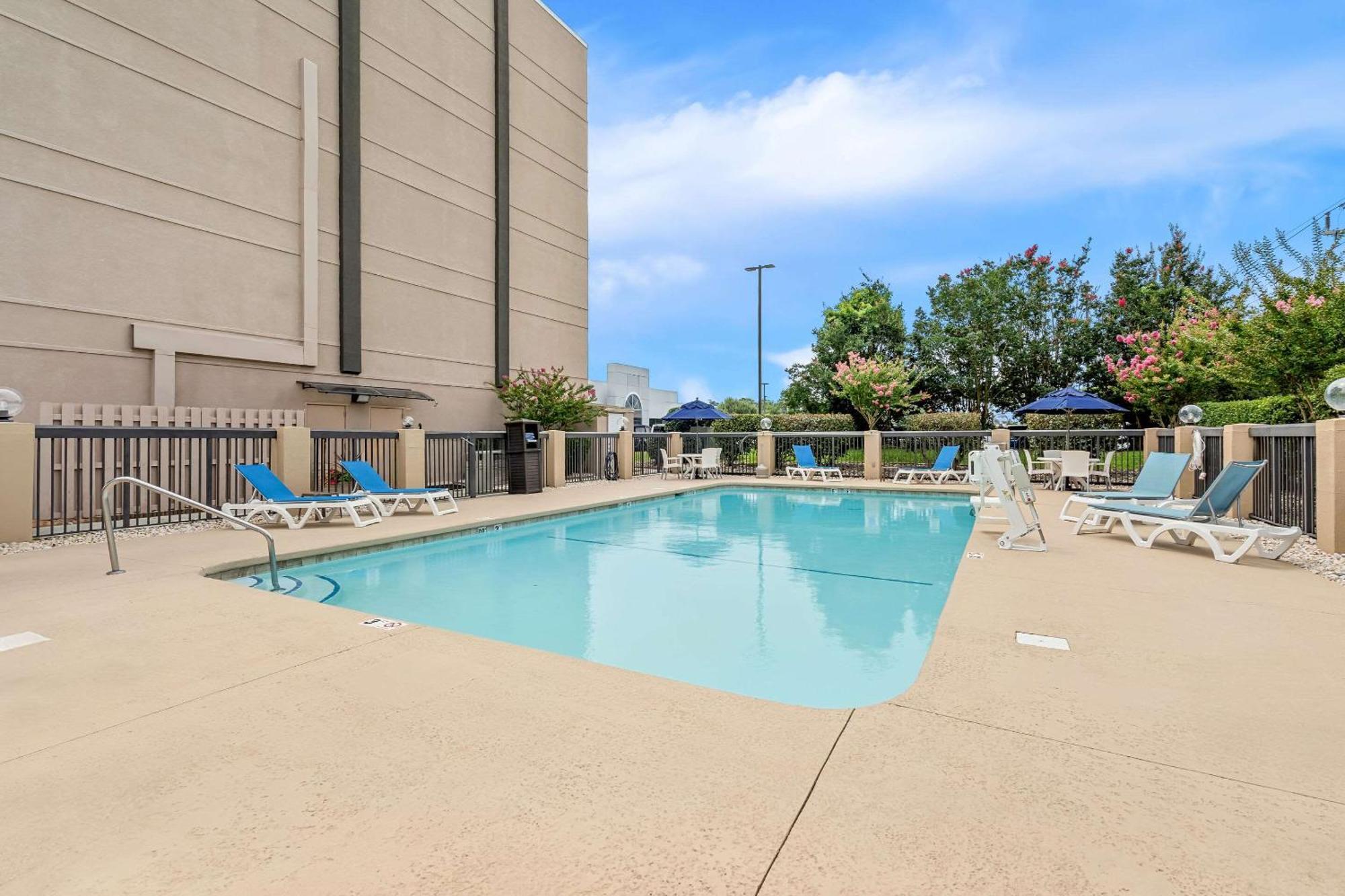 Comfort Inn University Wilmington Bagian luar foto
