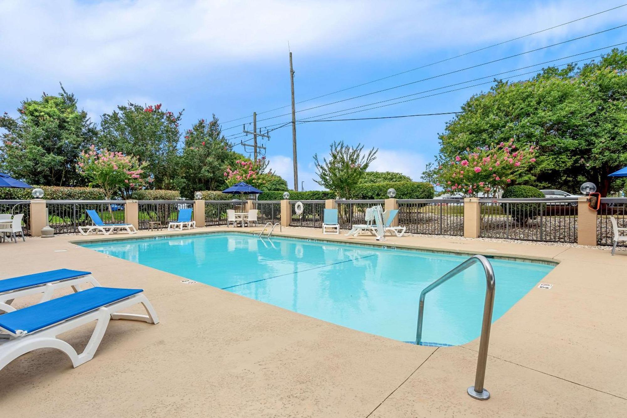 Comfort Inn University Wilmington Bagian luar foto