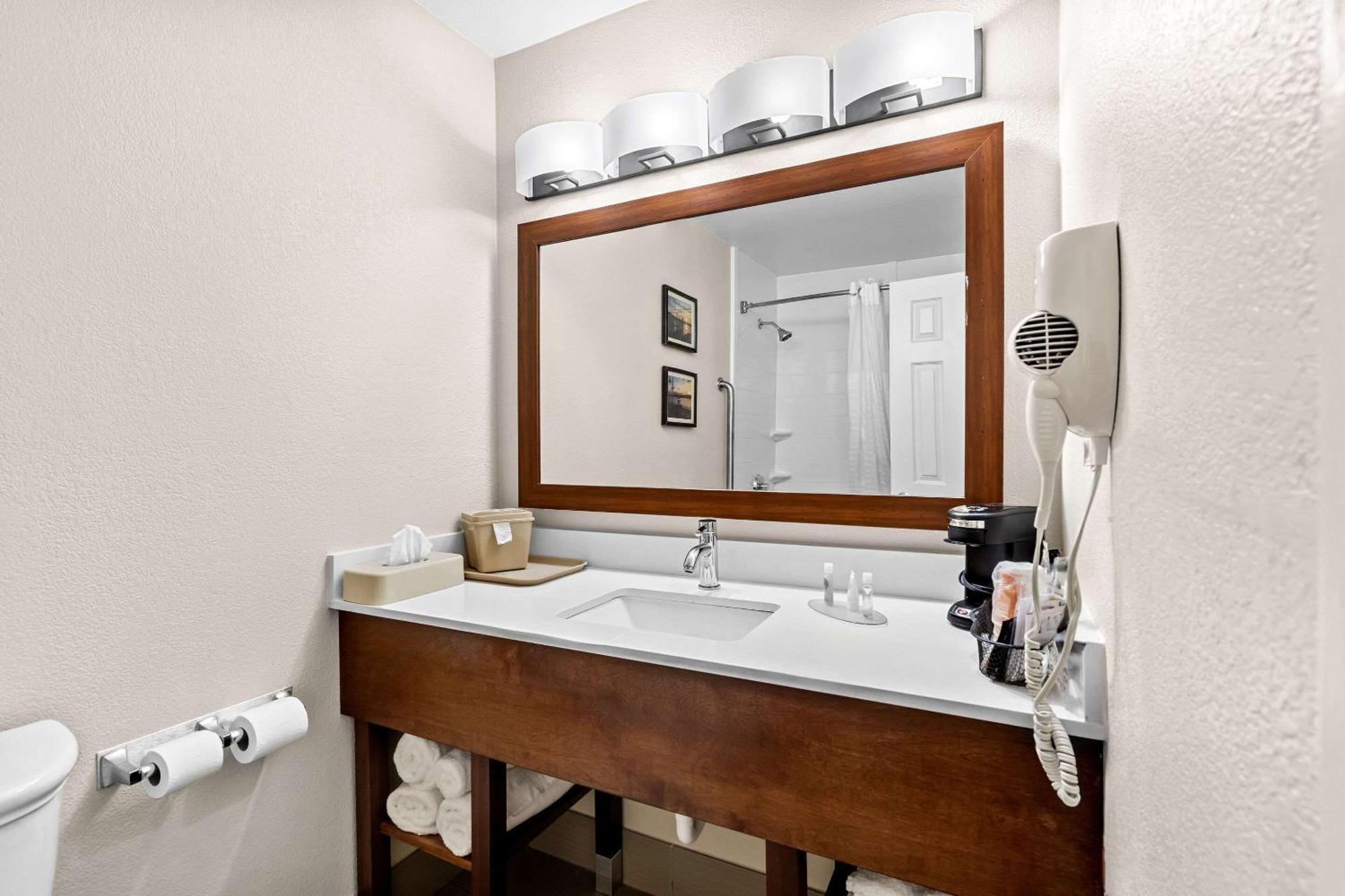 Comfort Inn University Wilmington Bagian luar foto